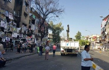 الحياة تستمر في الكرادة وسط حزن عارم