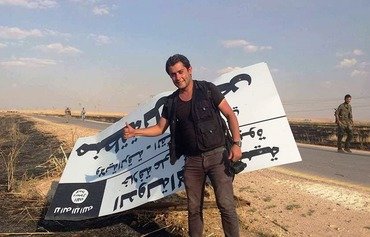 الصحافيون يخاطرون بكل شيء لتغطية أخبار داعش في شمال سوريا