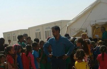مرکز انبار به کودکان آواره کمک می کند تا از لحاظ روانی بهبود یابند