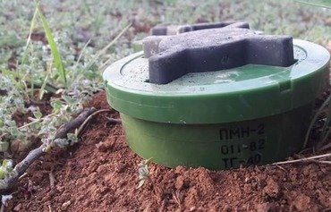 أطفال يقتلون بانفجار ألغام زرعها حزب الله على مداخل مضايا