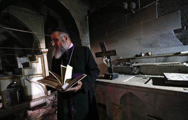 النازحون من برطلة يحتفلون بتحرير بلدتهم من داعش