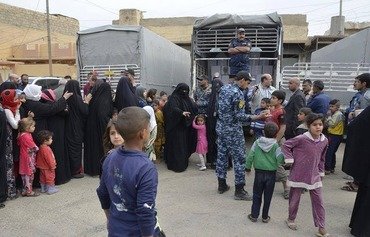 حمام العليل تنفض عنها شظى العيش تحت حكم داعش