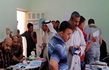 أهالي الموصل يستبدلون الوثائق الثبوتية الصادرة عن داعش بأخرى رسمية