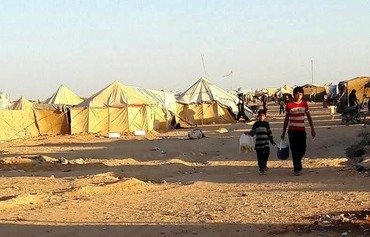 لاجئو مخيم الركبان يصارعون من أجل البقاء على قيد الحياة