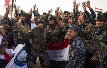 العراقيون يحتفلون 'بالنصر التاريخي' ضد الإرهاب في الموصل