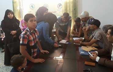 در رمادی به قربانیان جنایتهای داعش وام بلاعوض داده می شود