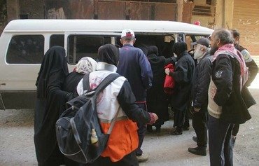 داعش تشدّد الخناق على أجزاءٍ من مخيّم اليرموك
