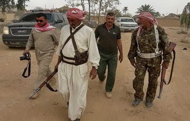 سكان القائم يتهمون داعش باحتجاز أبنائهم قسرًا