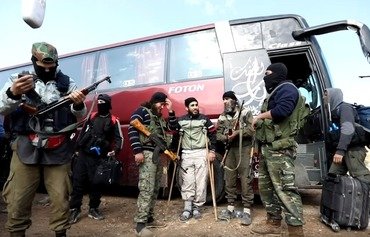 هيئة تحرير الشام تطرد النازحين في إدلب لإسكان عناصرها