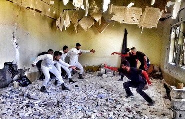 در موصل یک صحنه هنر سرزنده در میان آوار شکل می گیرد