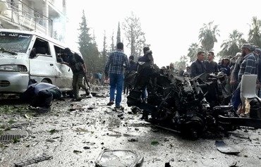 طفل بين ضحايا تفجير في وسط إدلب