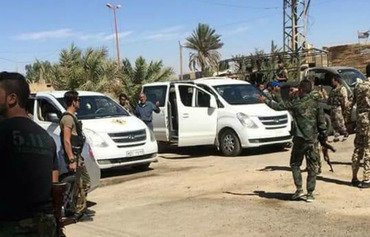 الحرس الثوري الإيراني يوطن مقاتليه في مدينة حدودية سورية