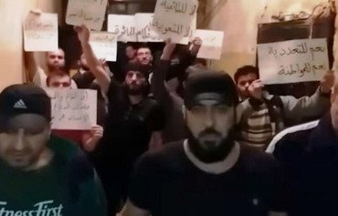 معتقلون بسجن حماة يضربون عن الطعام