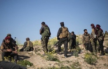 نیروهای دموکراتیک سوریه در پی گلوله باران استحکامات داعش تخلیه غیرنظامیان را از سرگرفتند