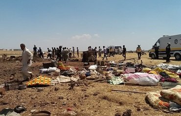 قتلى مدنيون في قصف للنظام على مخيم للنازحين بريف إدلب