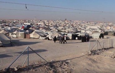 مسؤولون يحذرون: نساء داعش لسن مجرد ’عرائس‘