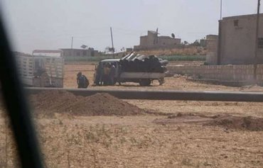 ناشطون: هيئة تحرير الشام تبيع البنية التحتية مقابل المال