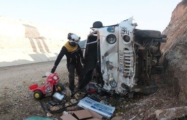الطائرات الروسية والسورية تستهدف المدنين النازحين من إدلب