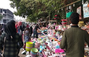 عراقيون يقاطعون البضائع الإيرانية ويروجون لمنتجاتهم