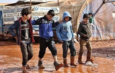 تحرير الشام تطرد نازحين من إدلب من المساجد