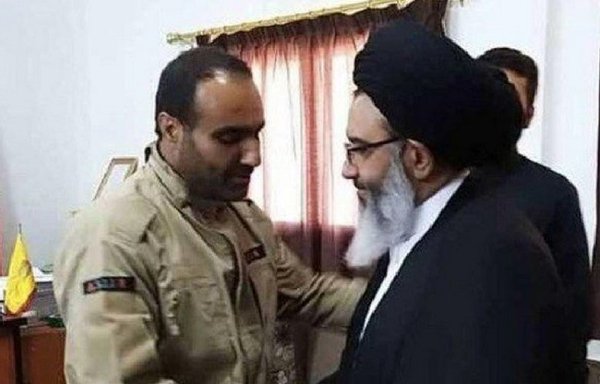 العميد فرهاد دبيريان القائد في الحرس الثوري مع زعيم حزب الله حسن نصر الله في صورة نقلتها وكالة الأنباء فارس.