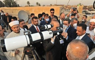 العراقيون يستقبلون رمضان في ظل الحجر بسبب فيروس كورونا