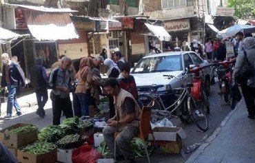 الأسعار ترتفع مع انخفاض الليرة السورية في مناطق سيطرة النظام