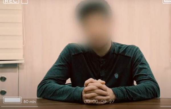 عنصر يشتبه بانتمائه لكتيبة التوحيد والجهاد اعتقل في طشقند، ويدلي باعترافاته في 6 تموز/يوليو على التلفزيون الأوزبكي.