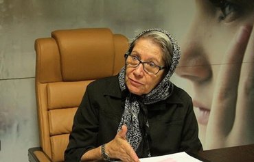 طهران تخاطر بحياة الإيرانيين بتوجهها لاعتماد لقاح صيني
