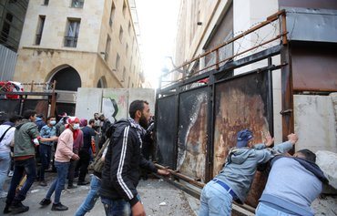وكلاء إيران في لبنان والعراق يعيقون وصول الدعم الأوروبي الأساسي