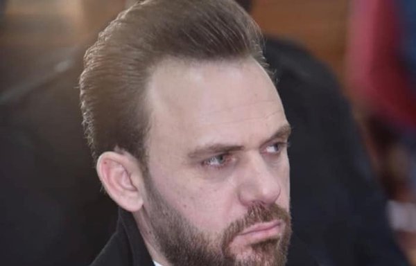 يظهر المسؤول في حزب الله حسن محمد دقو في هذه الصورة التي أخذت من صفحته الشخصية على فيسبوك، وقد اعتقل على خلفية دوره في تجارة المخدرات غير القانونية.