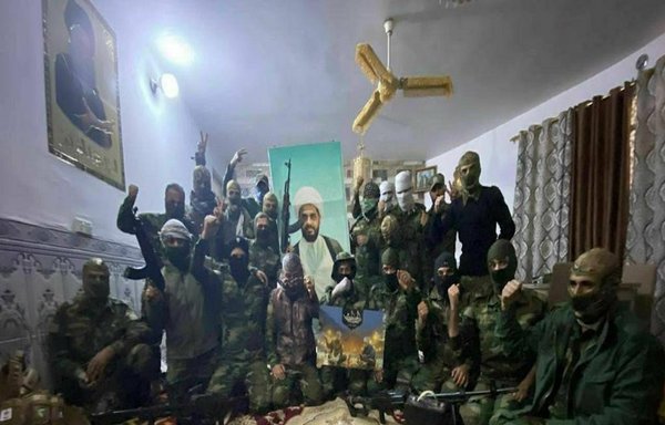 نشرت وسائل الإعلام العراقية في 25 كانون الأول/ديسمبر صورة لميليشيا عصائب أهل الحق وهي تهدد بالانتشار في شوارع بغداد بعد اعتقال أحد قادتها حسام الزيرجاوي المتهم بتورطه في تنفيذ هجمات صاروخية على المنطقة الخضراء في بغداد.
