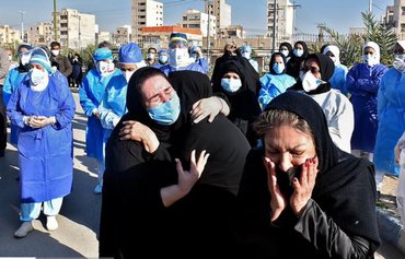 تبدل موقف خامنئي تجاه لقاح كوفيد جاء متأخرا لبلد يعصف به فيروس كورونا