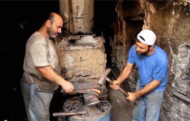 أهالي الموصل يثابرون في السعي لاستعادة حياتهم الطبيعية بعد دحر داعش