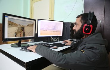 نازحو حلب يشاهدون عاجزين الميليشيات الإيرانية وهي تحتل منازلهم