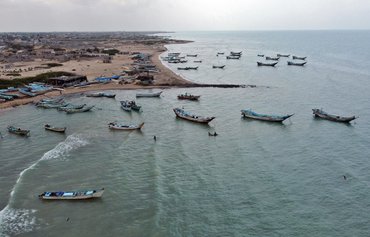 تقارير: إيران تهرب الأسلحة للحوثيين عبر قوارب صيد على ساحل البحر الأحمر