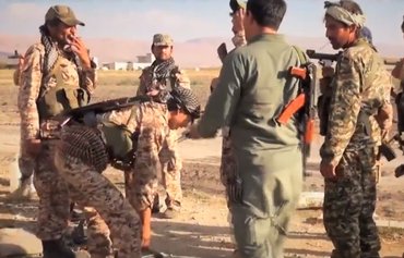 مقاتل سابق في لواء فاطميون: الميليشيات تخدع الشباب السوري وتخنث بوعودها