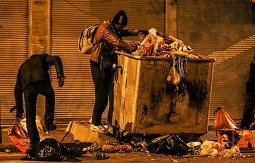 غضب واستياء الإيرانيين يلطخان إرث ’بطل‘ النظام سليماني